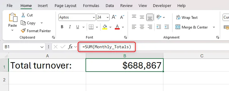 Bảng tính Excel với công thức SUM sử dụng tên vùng 'Monthly_Totals', thể hiện sự rõ ràng và dễ hiểu khi áp dụng tên vùng trong công thức.