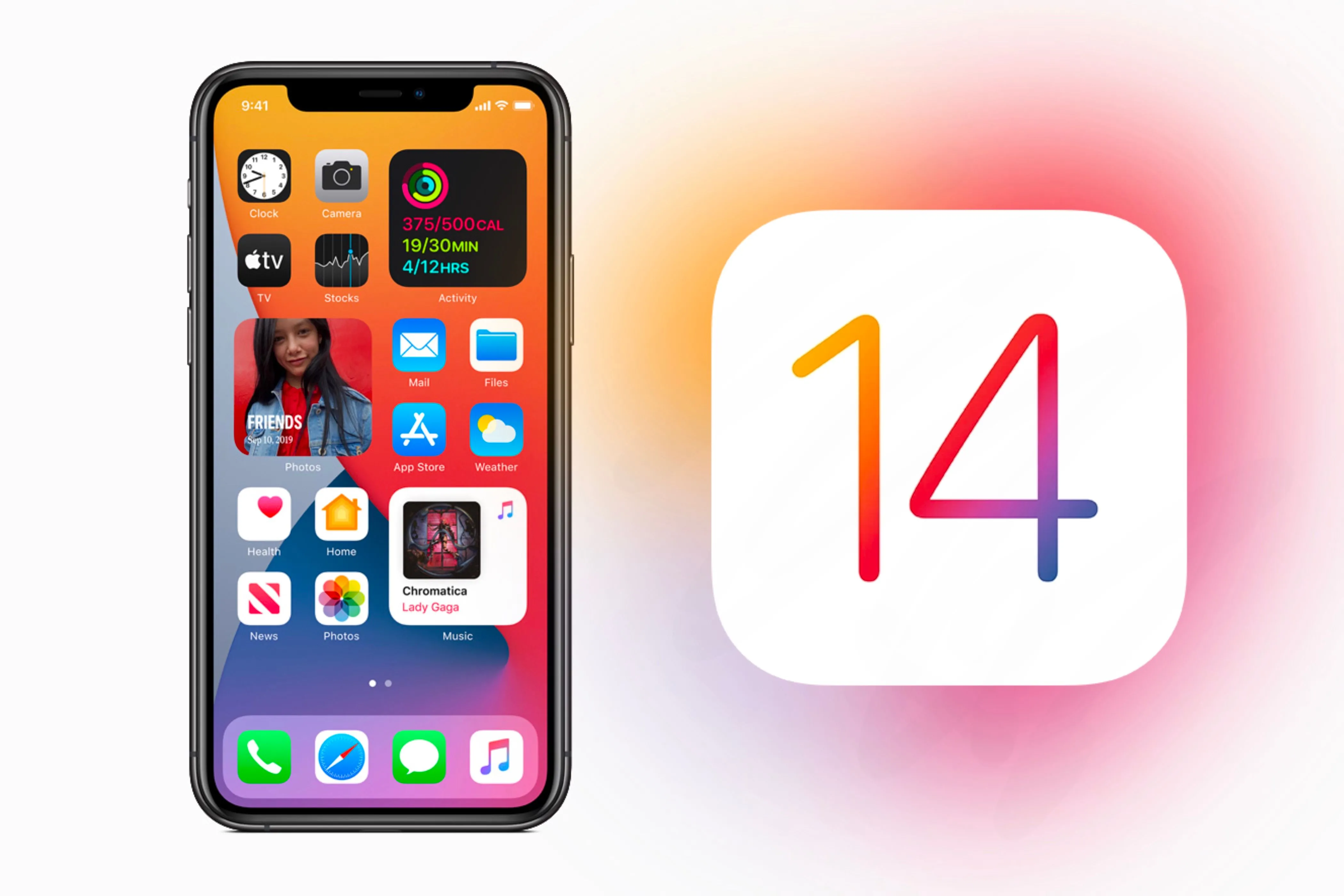 Biểu tượng iOS 14 bên cạnh iPhone chạy iOS 14 hiển thị màn hình chính tùy biến