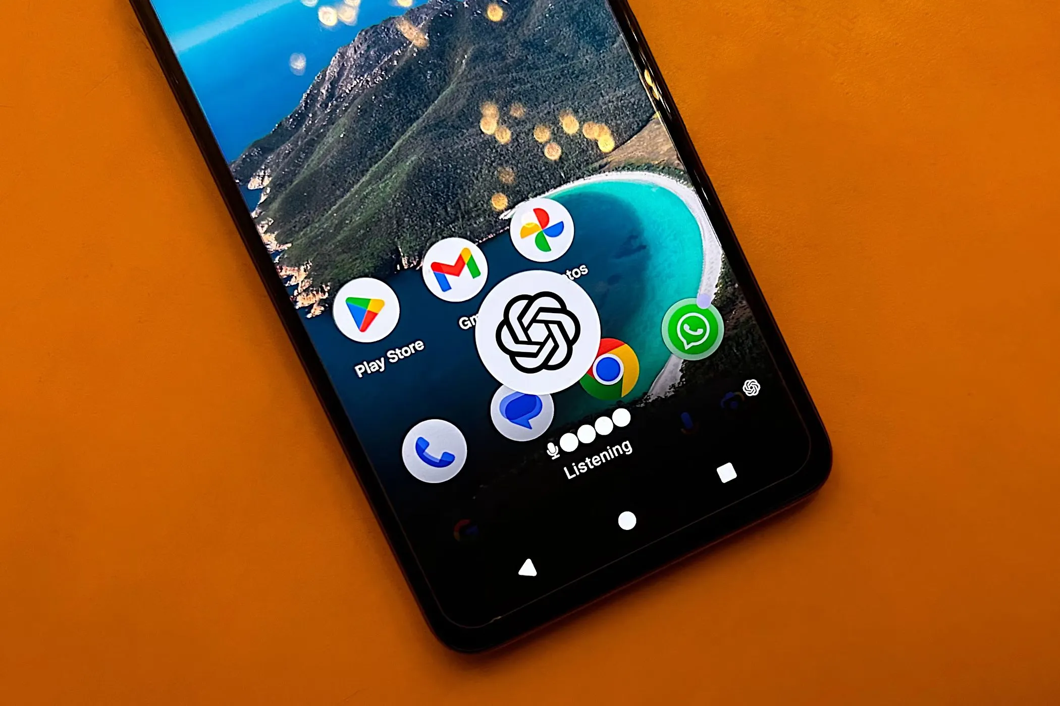 Điện thoại Android hiển thị ứng dụng ChatGPT, minh họa cho khả năng dịch thuật văn bản trên màn hình.