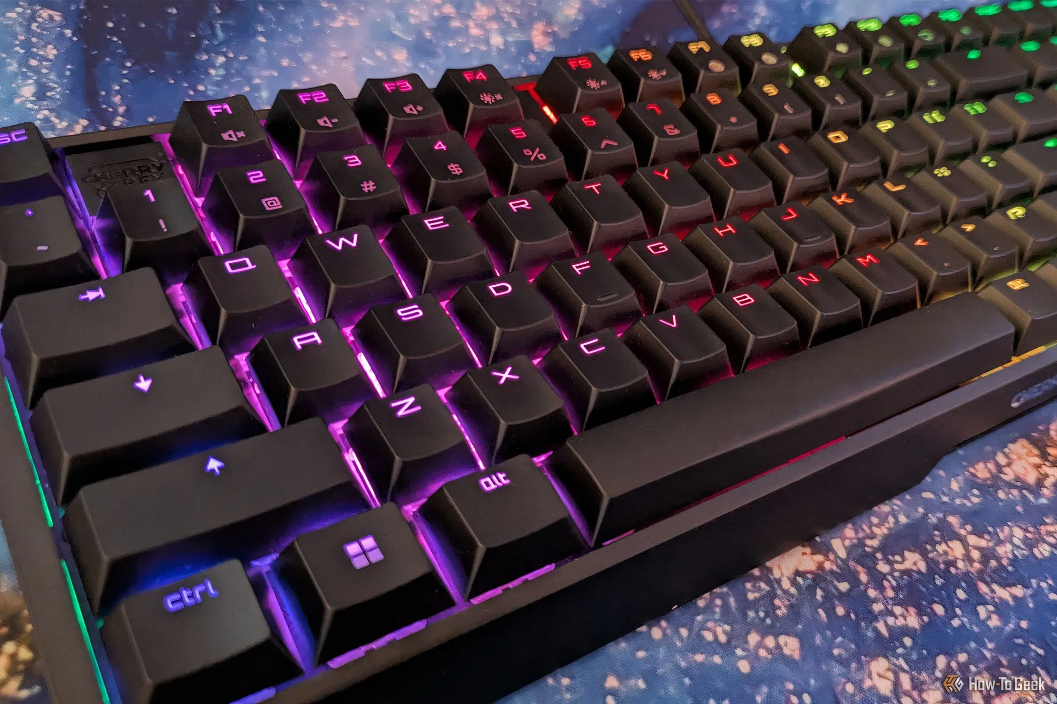 Góc nhìn tổng thể bàn phím cơ Cherry XTRFY MX 3.1, làm nổi bật thiết kế full-size gọn gàng