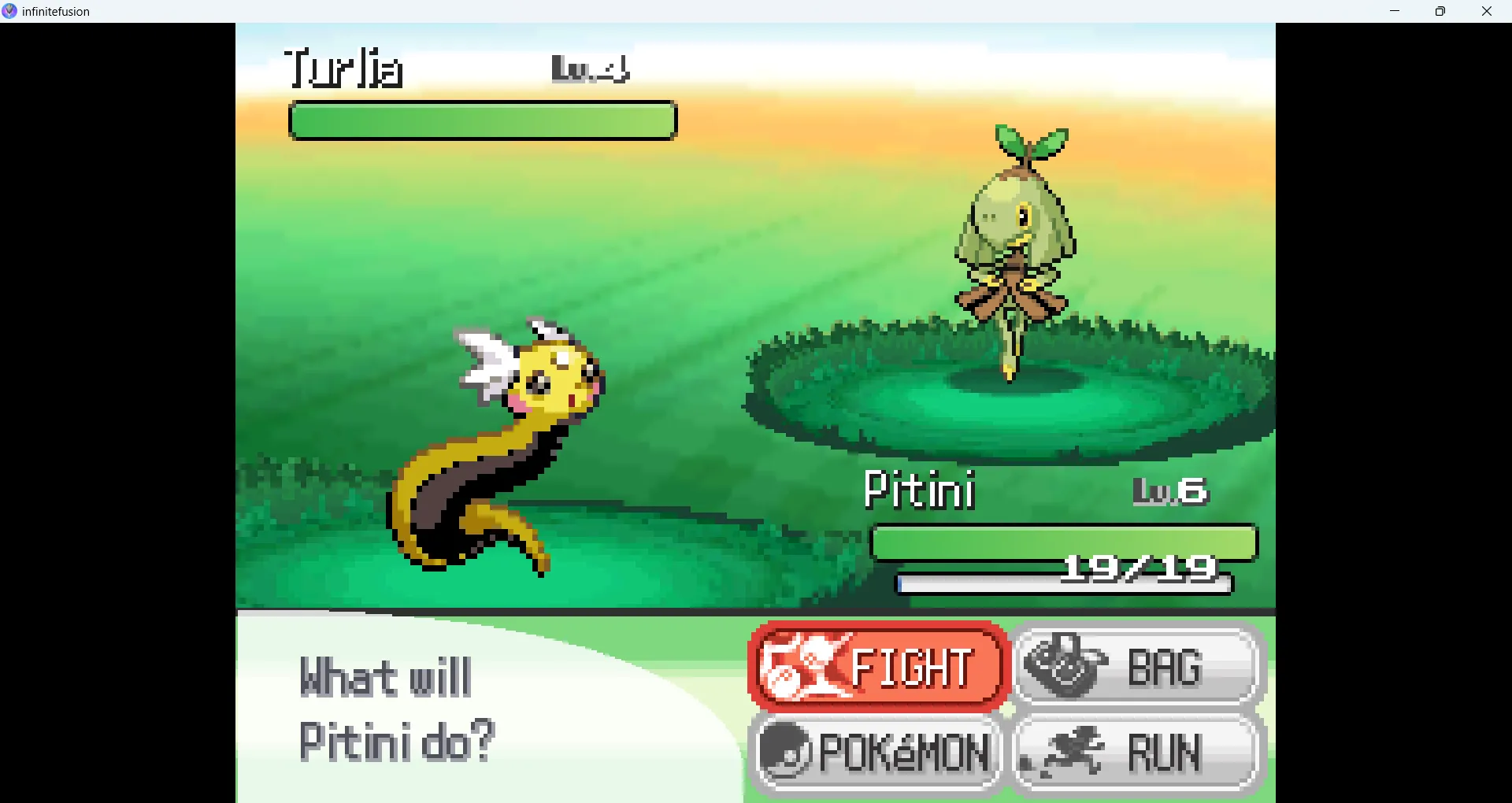 Hai Pokémon được hợp nhất đối đầu trong chế độ chiến đấu ngẫu nhiên của ROM hack Pokémon Infinite Fusion.