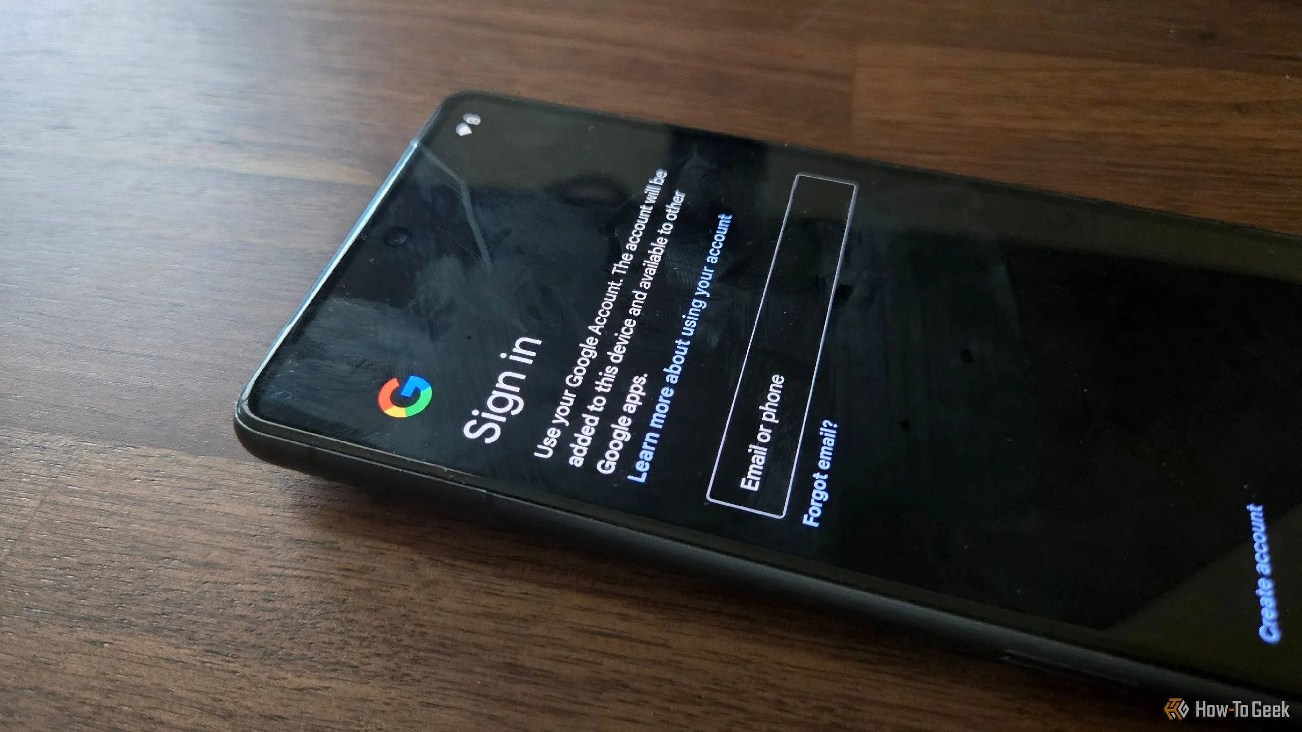 Màn hình nhắc nhở đăng nhập tài khoản Google trên Pixel 7, nhấn mạnh sự phụ thuộc vào dịch vụ đám mây.