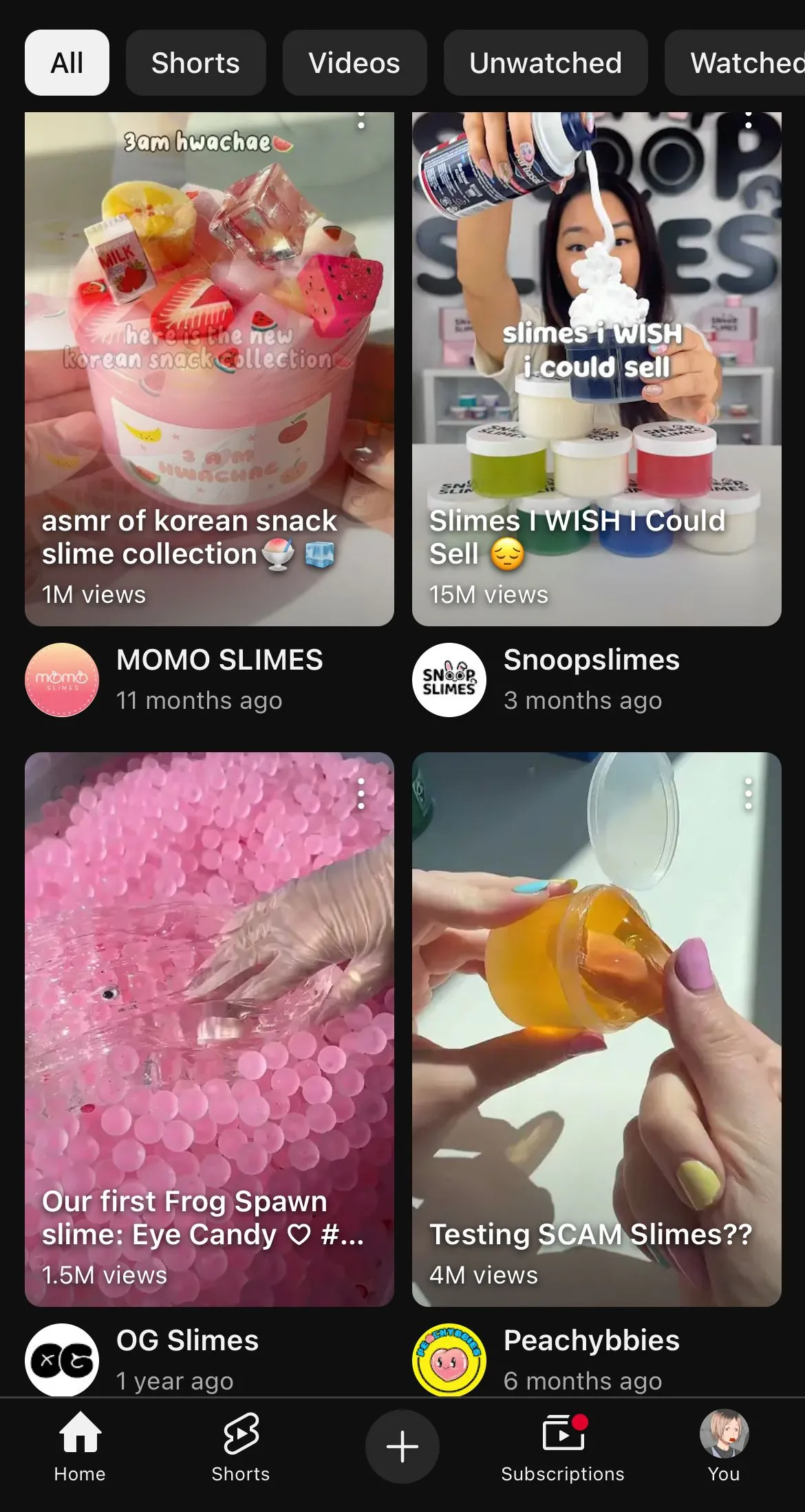 Màn hình YouTube hiển thị các video ASMR Shorts, biểu thị nội dung gây nghiện và cần giảm thời gian màn hình trên iPhone.