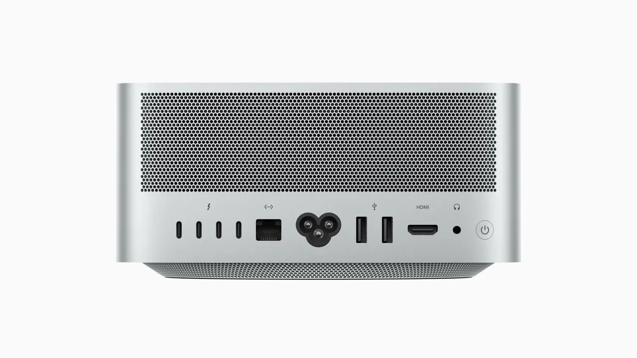 Mặt sau của máy tính để bàn Apple Mac Studio với đa dạng các cổng kết nối, bao gồm cổng USB-A cần thiết cho gaming