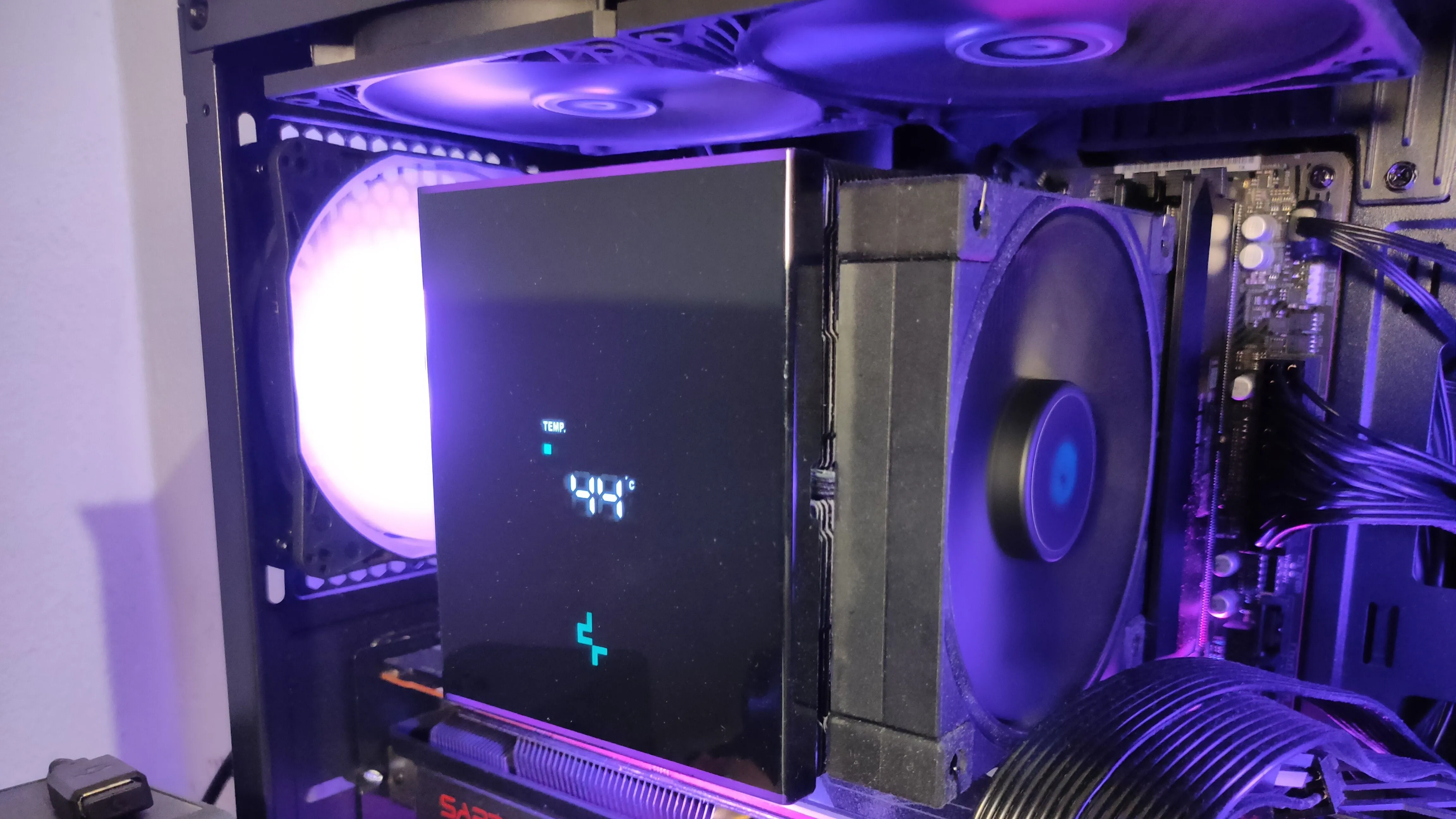 Tản nhiệt khí Deepcool AK620 Digital trong hệ thống PC gaming.