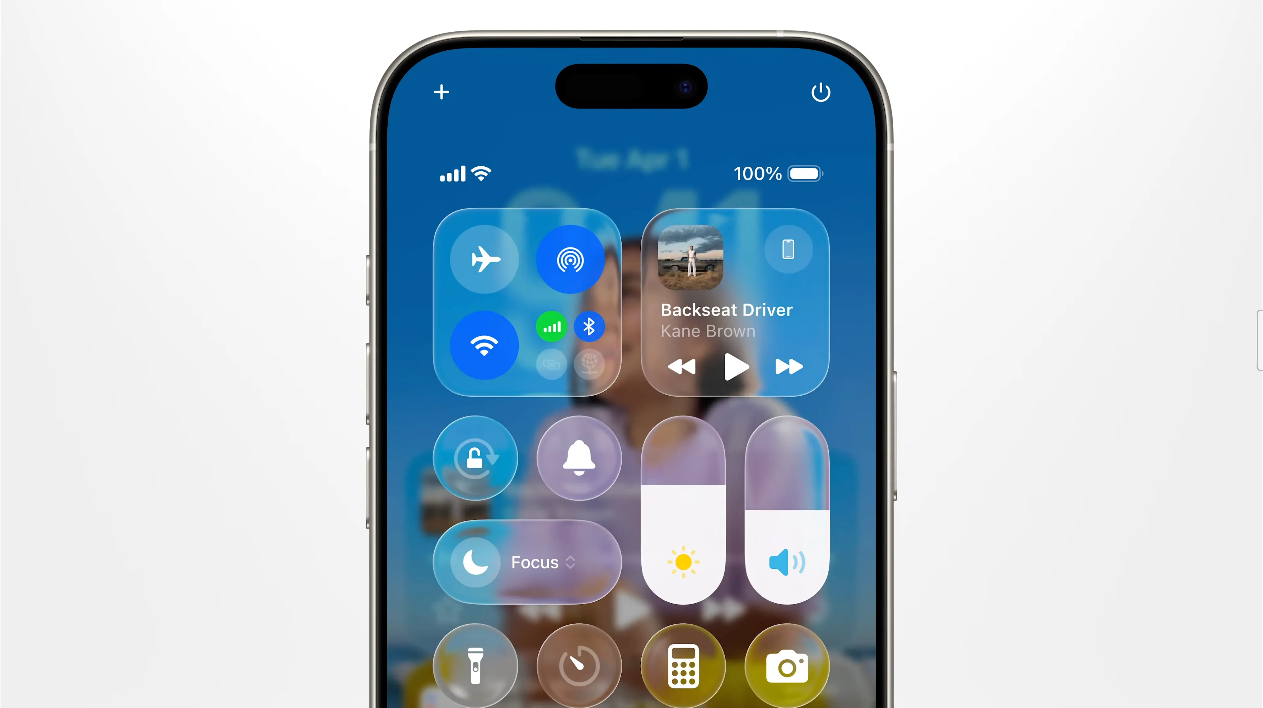 Trung tâm điều khiển iOS 26 minh họa hiệu ứng Liquid Glass với các biểu tượng và văn bản.