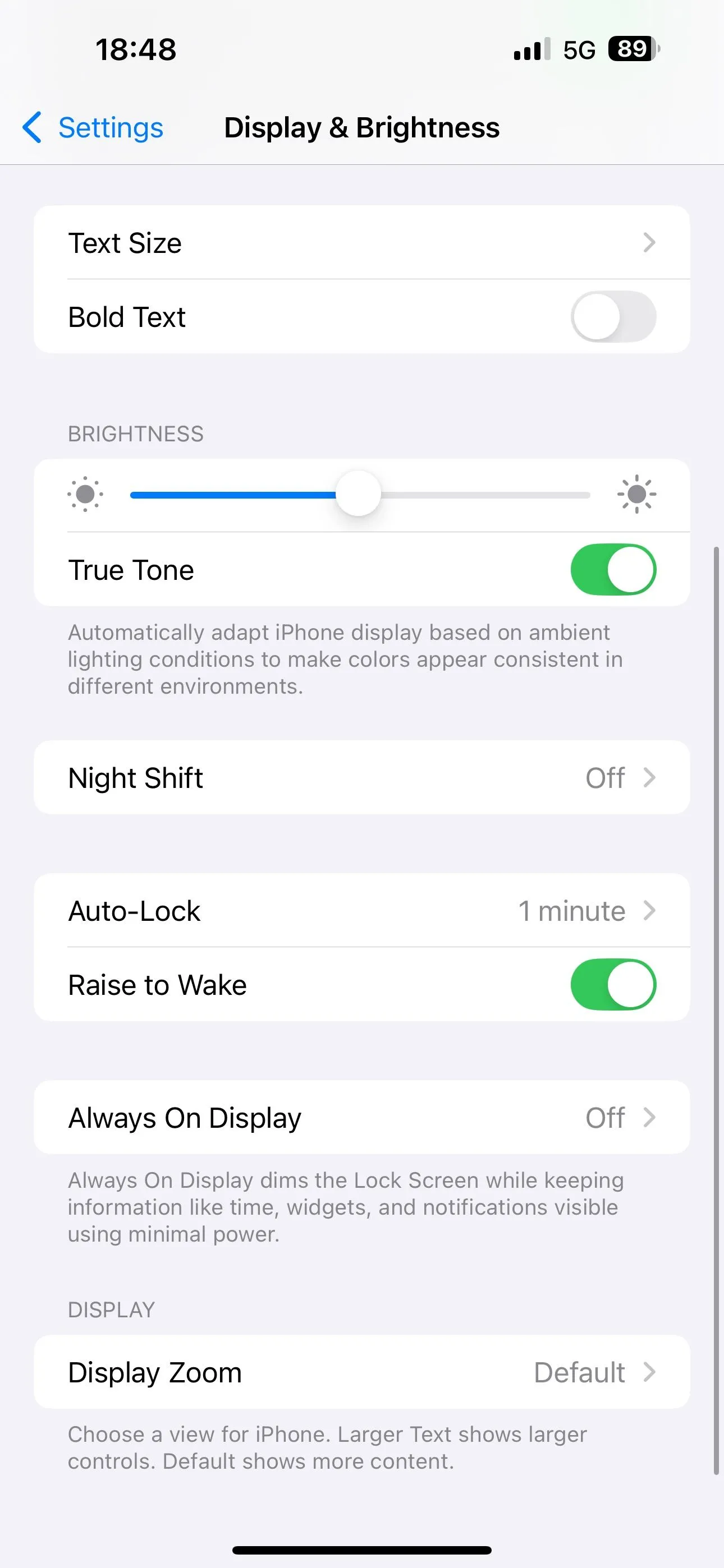 Tùy chọn Night Shift tắt trong trang cài đặt Màn hình &amp; Độ sáng.