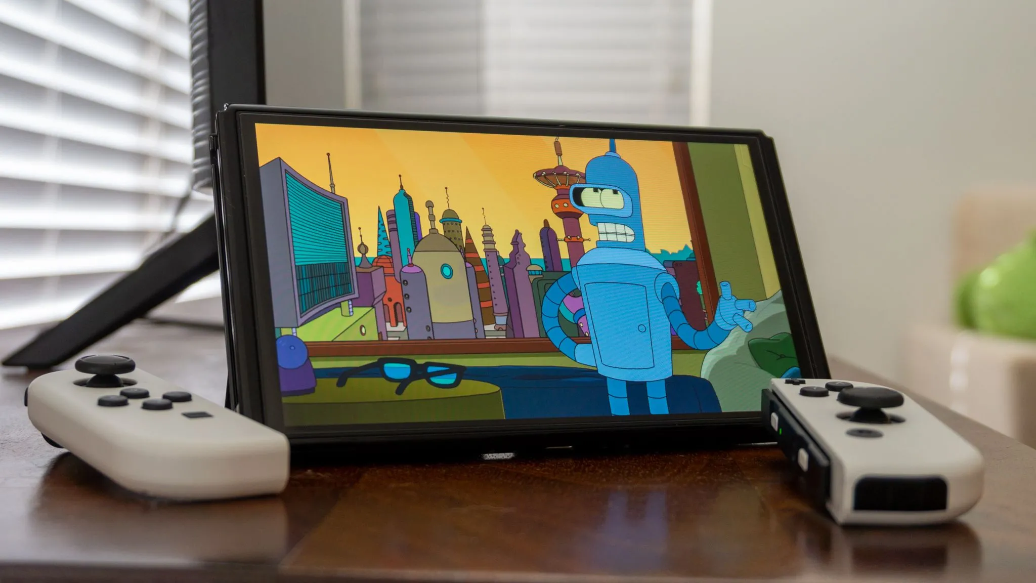 Ứng dụng Hulu đang chạy trên Nintendo Switch ở chế độ cầm tay