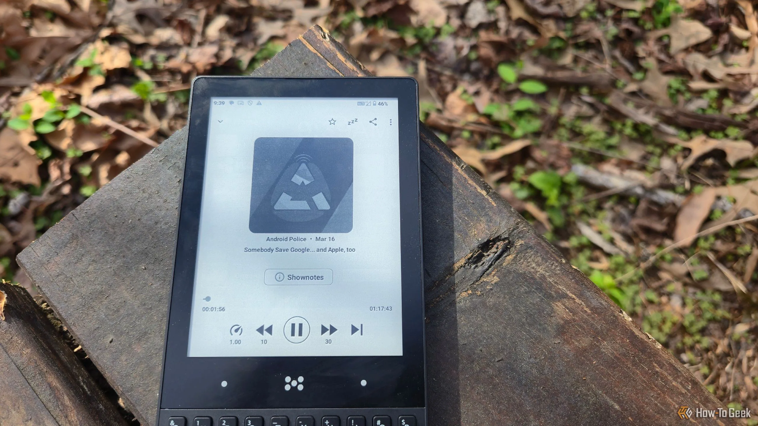 A podcast playing on the Minimal Phone.