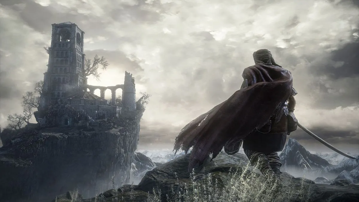 Ảnh chụp màn hình quảng cáo từ Dark Souls III, với một hiệp sĩ cầm kiếm sẵn sàng chiến đấu trong bối cảnh u ám.