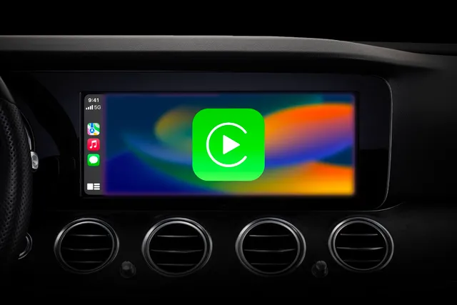 Biểu tượng Apple CarPlay trên màn hình điều khiển trung tâm của một chiếc ô tô, tượng trưng cho tính năng kết nối thông minh.