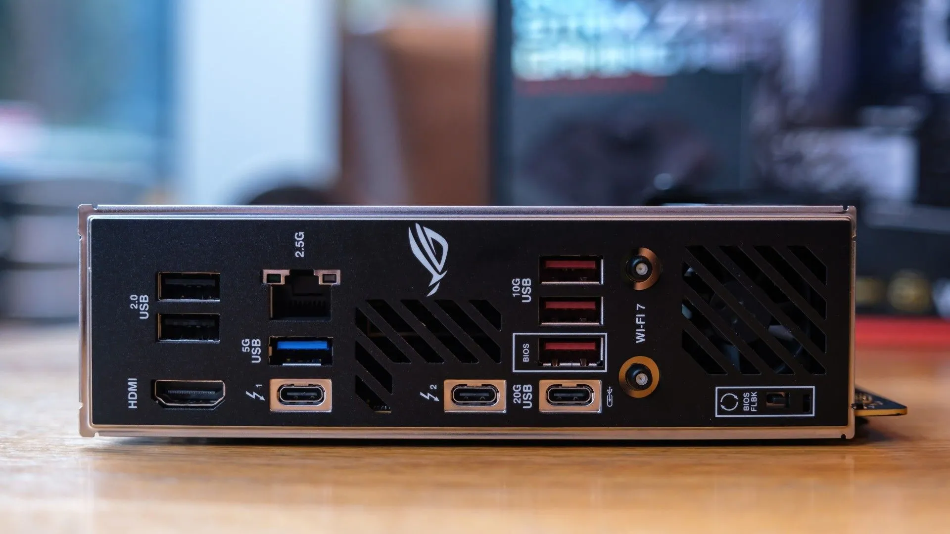 Bo mạch chủ ASUS ROG Strix Z890-I Gaming WIFI Mini-ITX với hỗ trợ DDR5, Wi-Fi 7 và PCIe 5.0