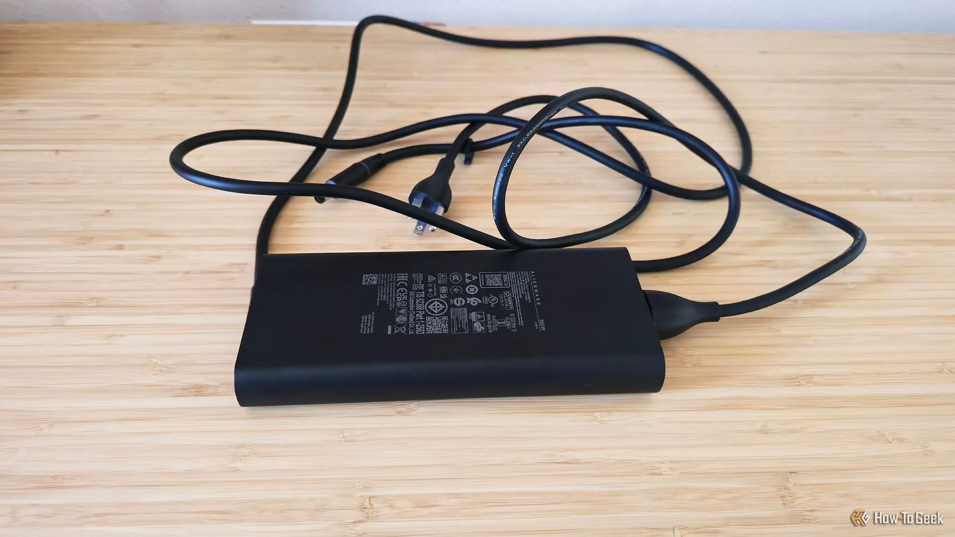 Bộ sạc 360W công suất cao đi kèm laptop Alienware 16 Area-51