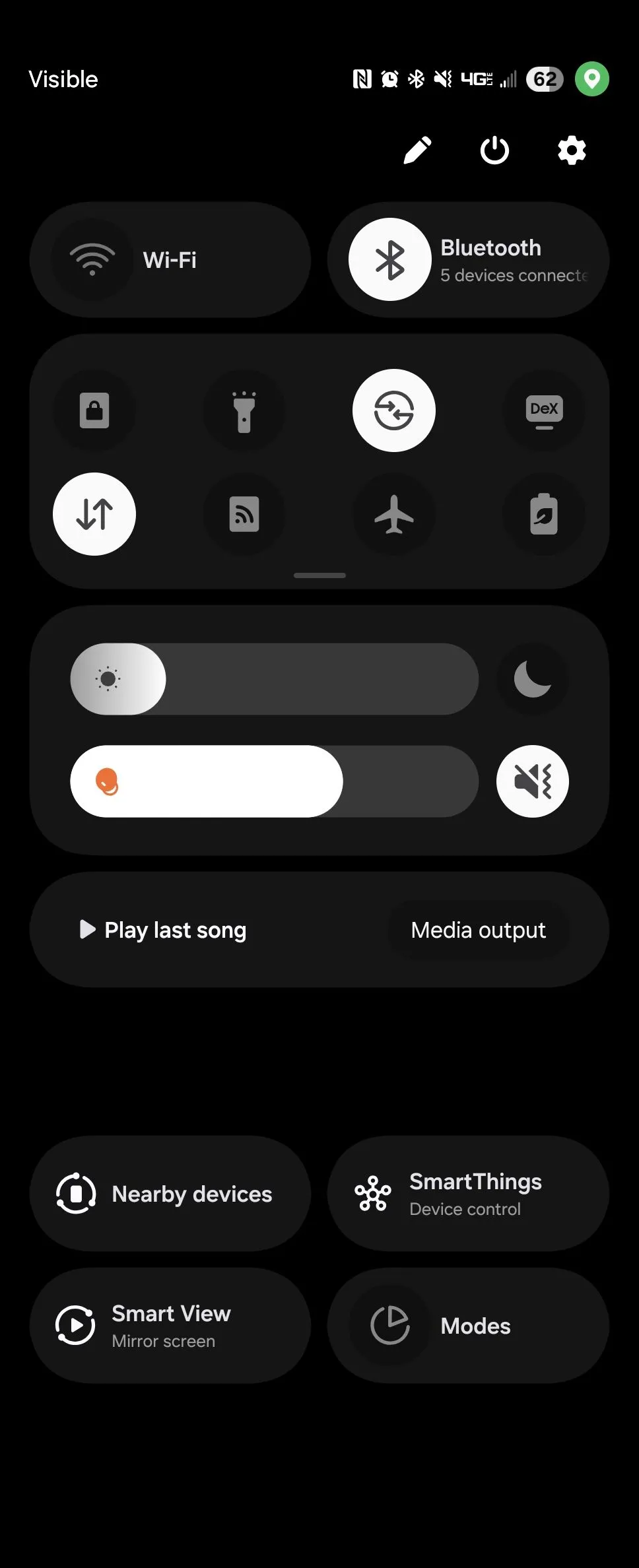Các tùy chọn cài đặt nhanh trên One UI 7 của Samsung Galaxy Z Fold 6, được bố cục ở một không gian riêng biệt để dễ truy cập