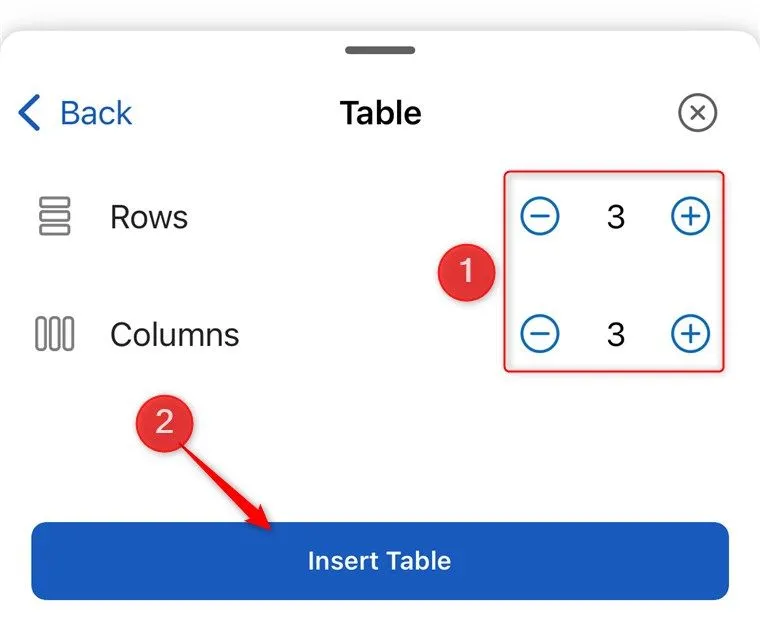 Các tùy chọn để thay đổi số hàng và cột trong bảng trên ứng dụng Microsoft Word mobile được làm nổi bật, và nút Insert Table được chọn