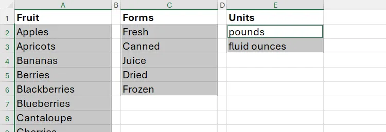 Các vùng dữ liệu không liền kề trong Excel được chọn bằng cách nhấn giữ Ctrl và nhấp chuột.