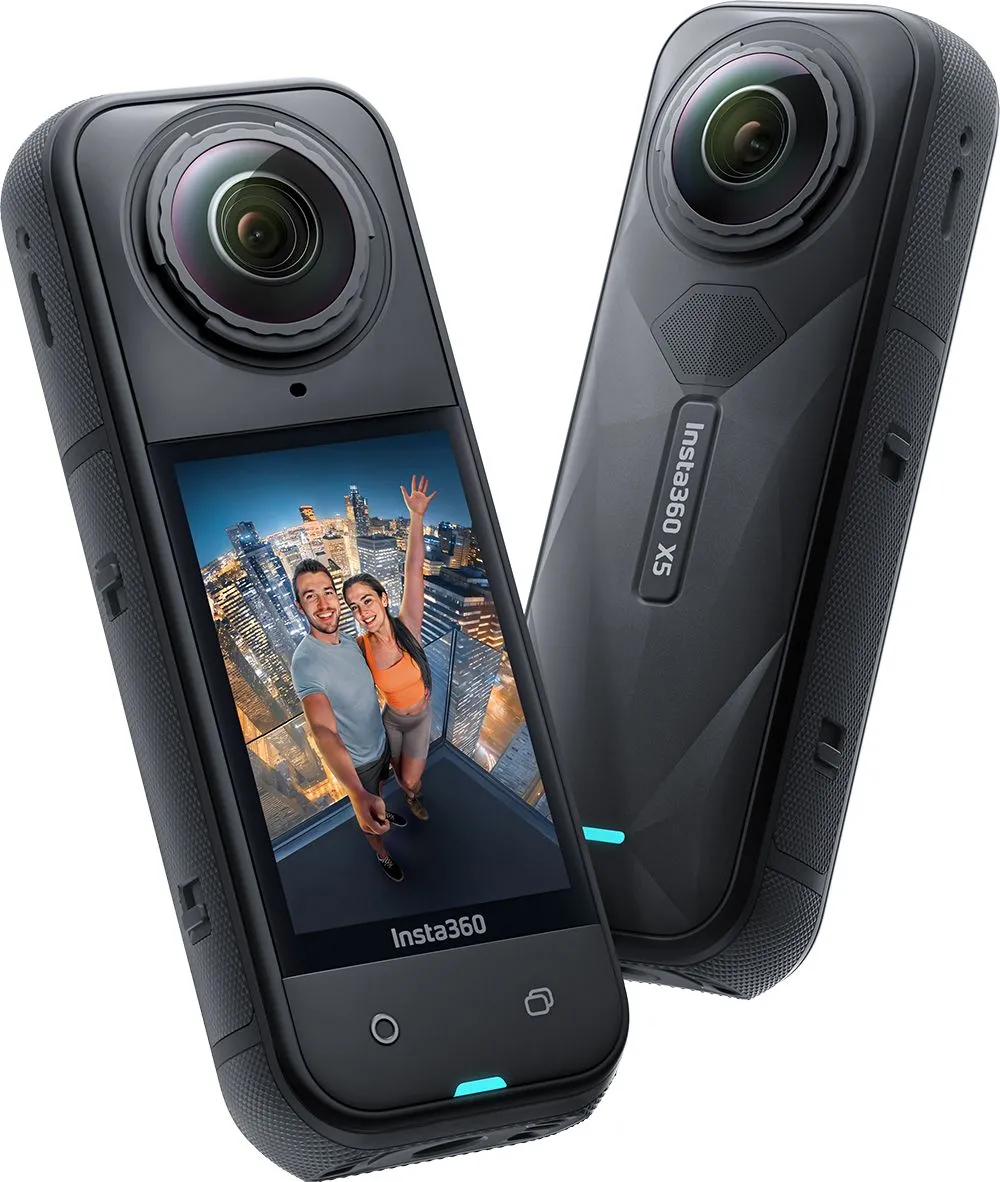Camera hành trình Insta360 X5 màu đen nổi bật với thiết kế thon dài và ống kính kép 360 độ