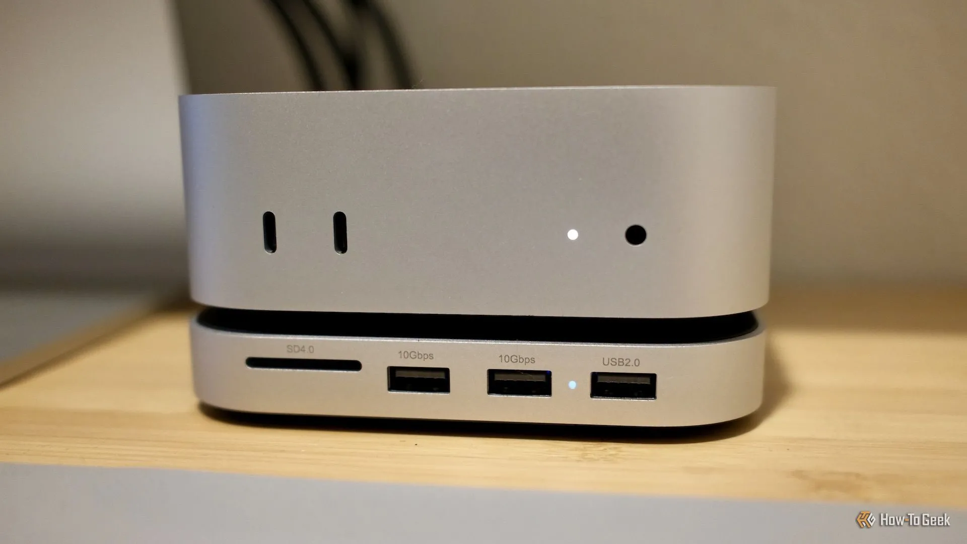 Cận cảnh các cổng kết nối trên Satechi Mac Mini M4 Stand &amp; Hub.