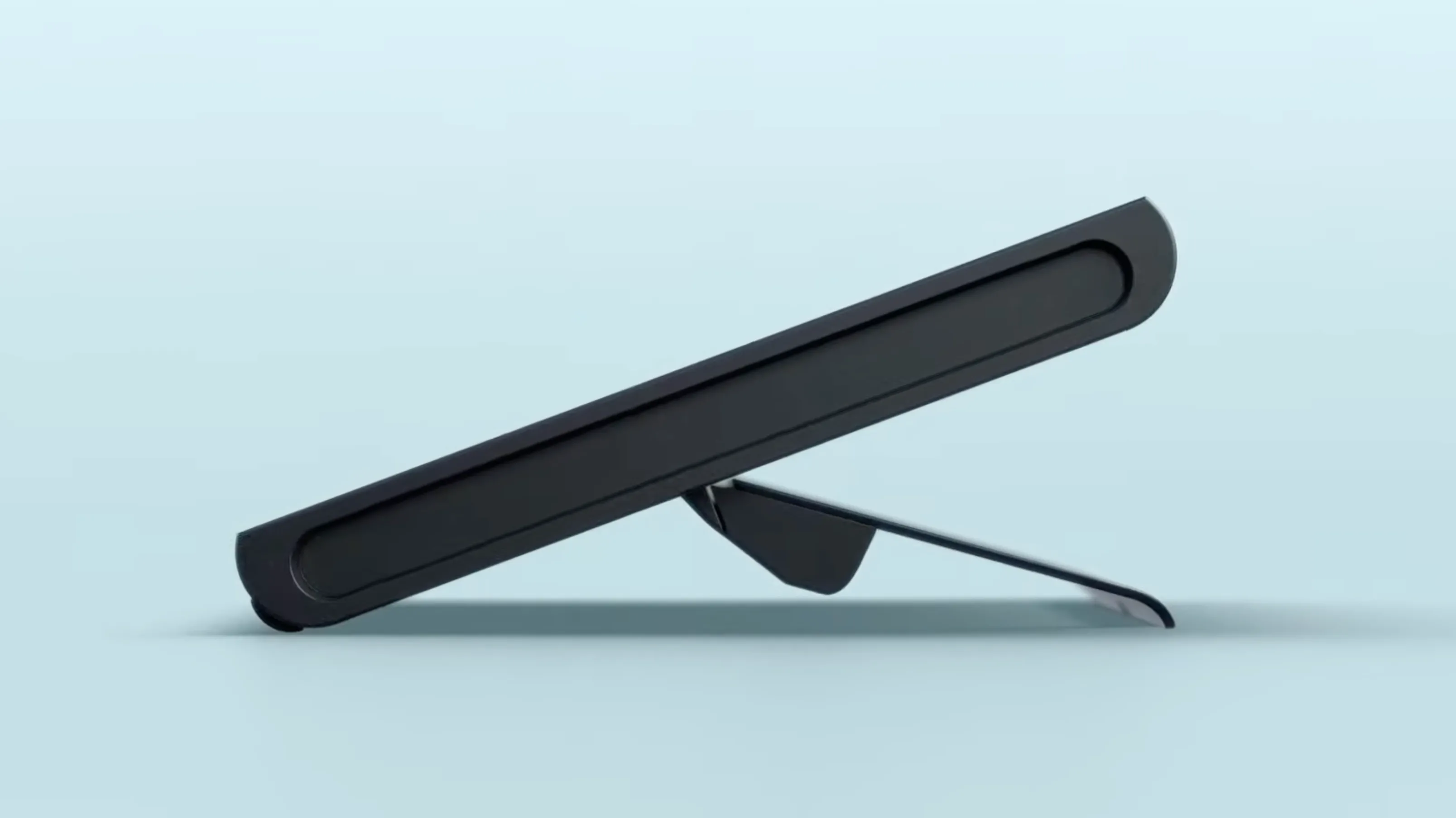 Chân đế của Nintendo Switch 2 có thể mở rộng gần như phẳng, mang lại sự ổn định vượt trội khi đặt bàn.