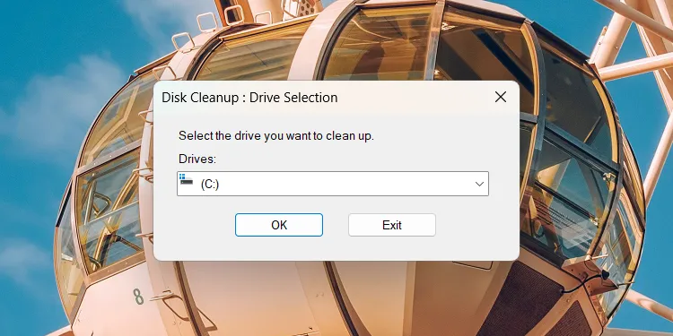 Chọn ổ đĩa cần dọn dẹp trong công cụ Disk Cleanup trên Windows 11 để loại bỏ các tệp không cần thiết.