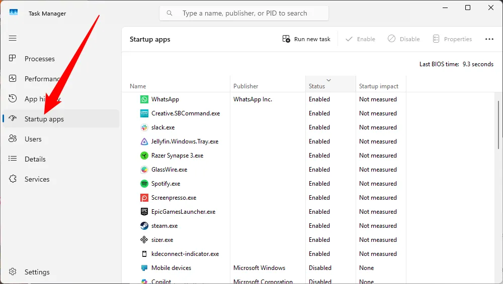 Chọn tab &quot;Ứng dụng khởi động&quot; (Startup Apps) trong Trình quản lý Tác vụ (Task Manager) của Windows.