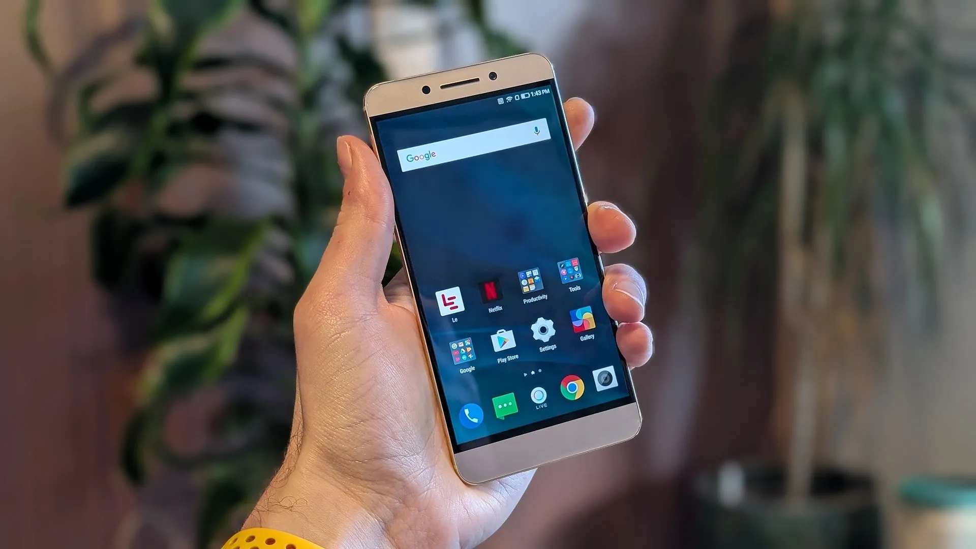 Điện thoại LeEco Le Pro 3 với thiết kế kim loại, hiệu năng mạnh mẽ so với tầm giá.