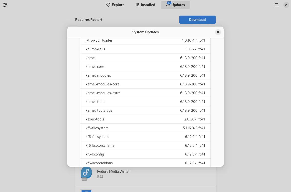 Giao diện GNOME Software của Fedora hiển thị các bản cập nhật hệ thống quan trọng, nhấn mạnh tính bảo mật