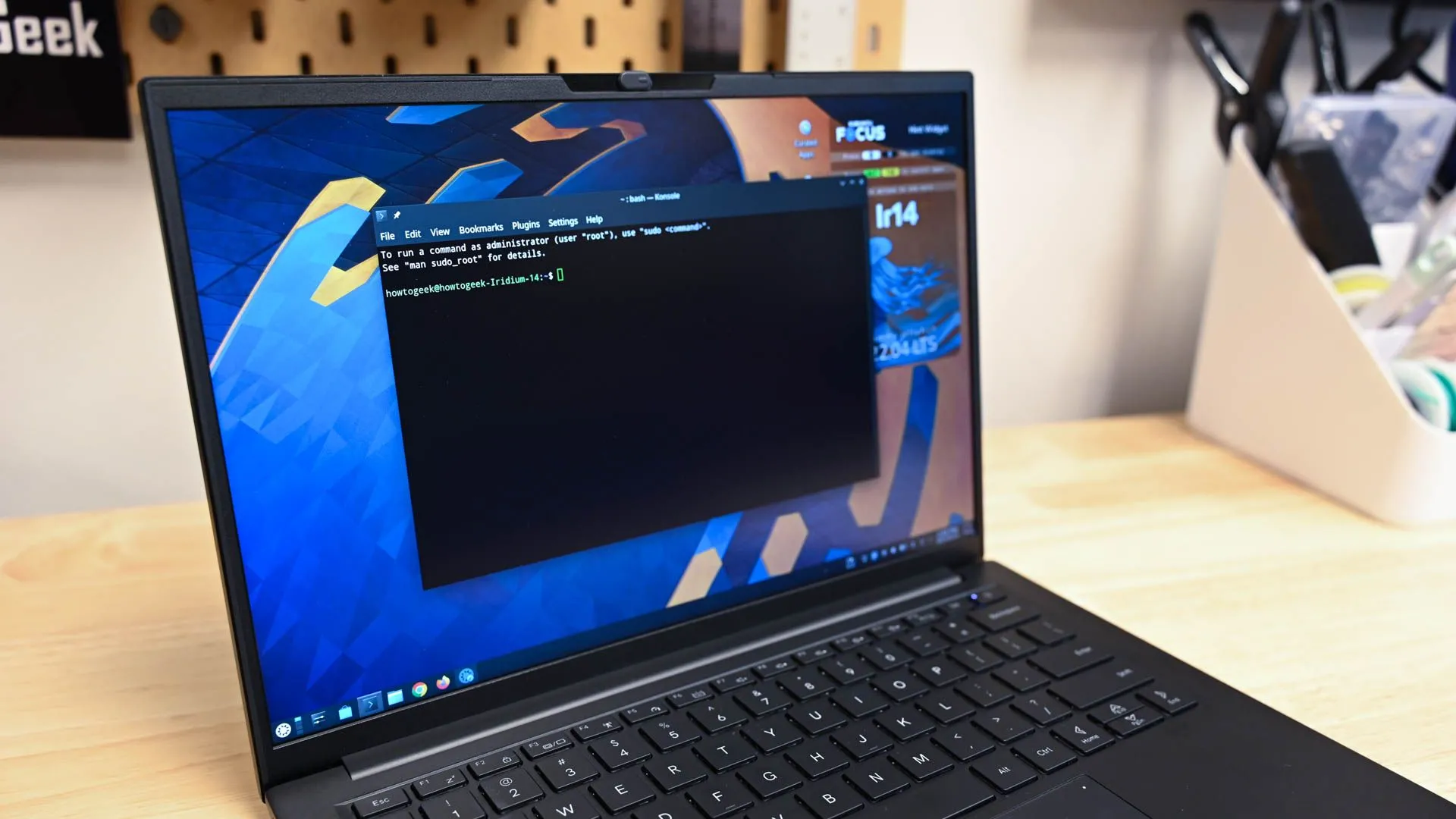 Giao diện Konsole Terminal đang mở trên laptop Kubuntu Focus Ir14, minh họa cho việc thực thi lệnh dòng lệnh