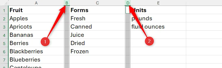Hai cột không liền kề trong Excel được chọn bằng tổ hợp phím Ctrl và nhấp chuột vào tiêu đề cột.