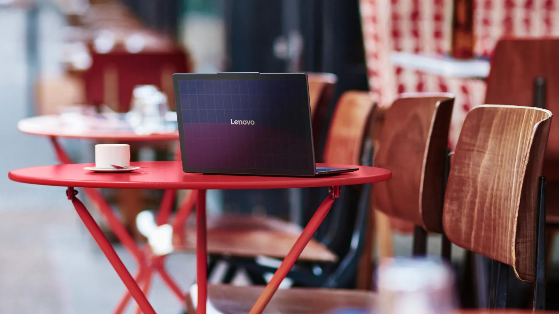 Laptop Lenovo Yoga concept chạy bằng năng lượng mặt trời