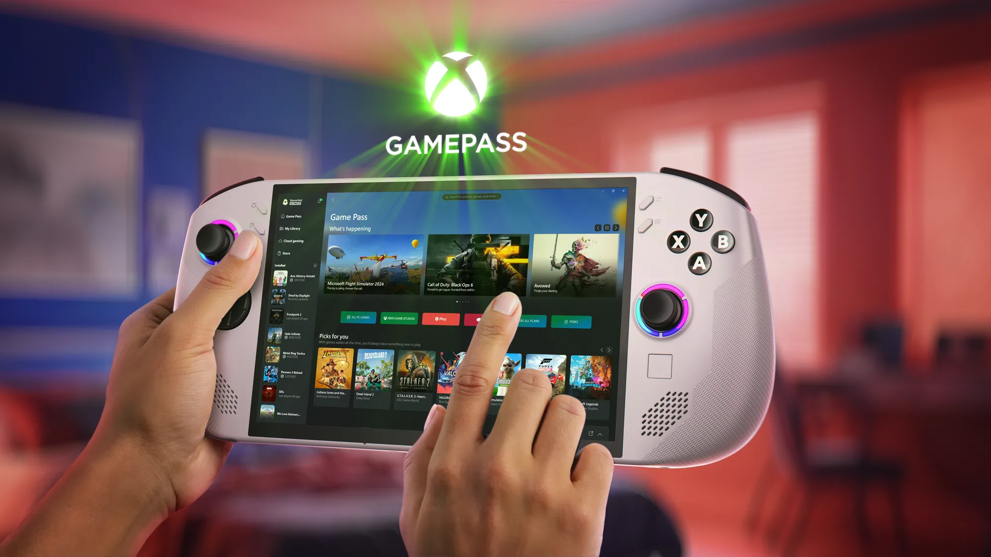 Lenovo Legion Go S màu trắng băng tuyết hiển thị Xbox Game Pass, minh họa khả năng chạy Game Pass trên các thiết bị handheld Windows.