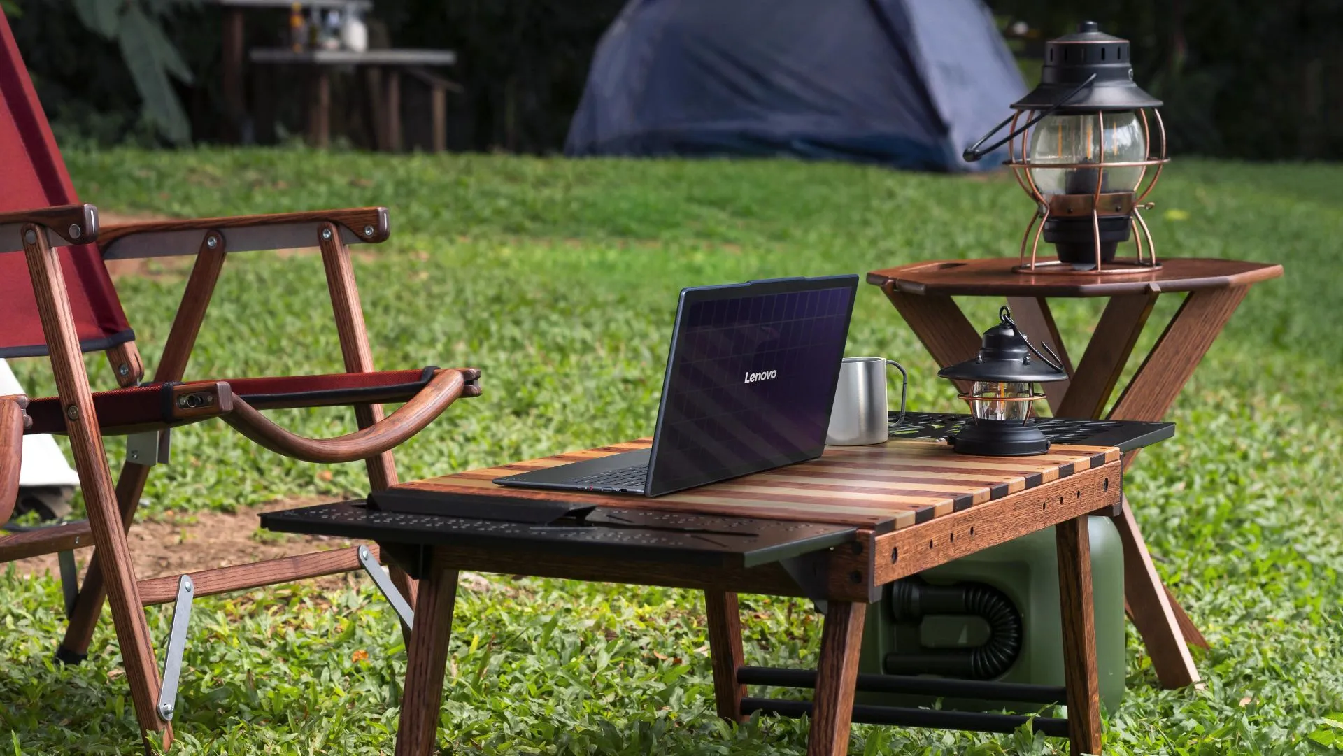 Lenovo Yoga Solar PC Concept từ góc nhìn trên cao