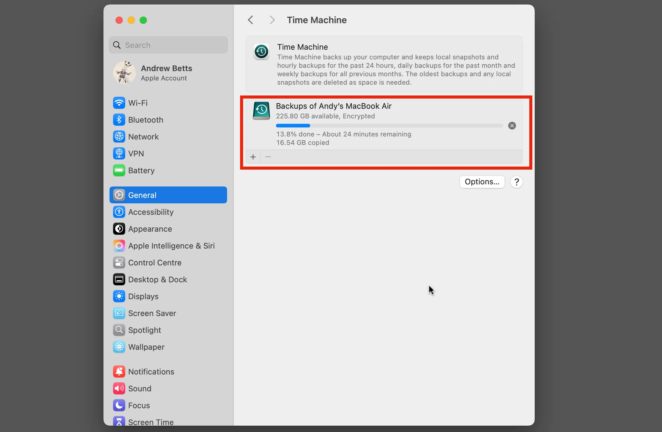 Màn hình hiển thị tiến độ sao lưu dữ liệu bằng Time Machine trên Mac.