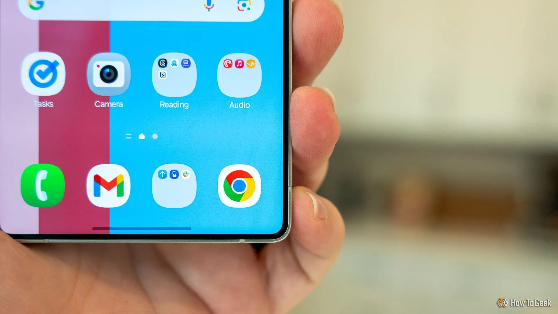 Màn hình Samsung Galaxy S25 Ultra hiển thị rõ các viền bezel siêu mỏng, tối ưu không gian hiển thị.