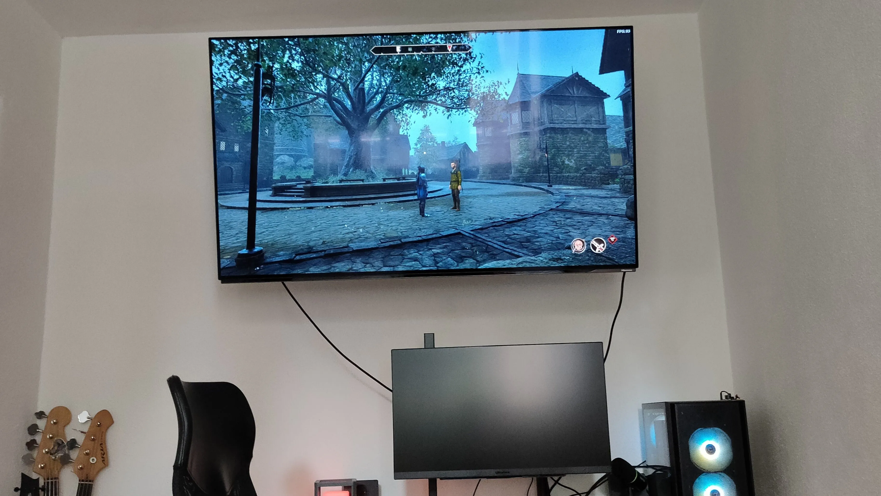 Màn hình TV OLED Hisense 55 inch 4K 120Hz kết nối PC chơi game, minh họa trải nghiệm game PC cao cấp