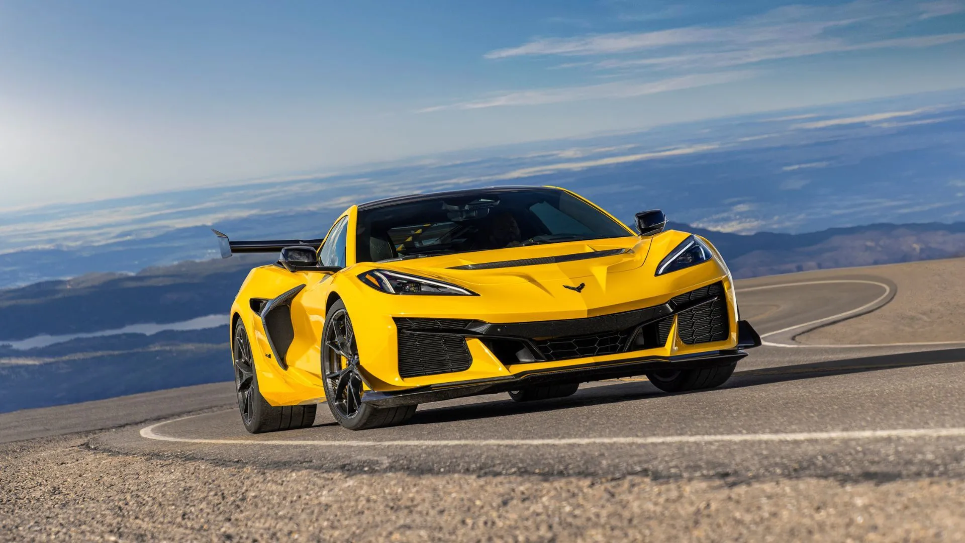 Mẫu xe thể thao Chevrolet Corvette ZR1 2025 màu đỏ