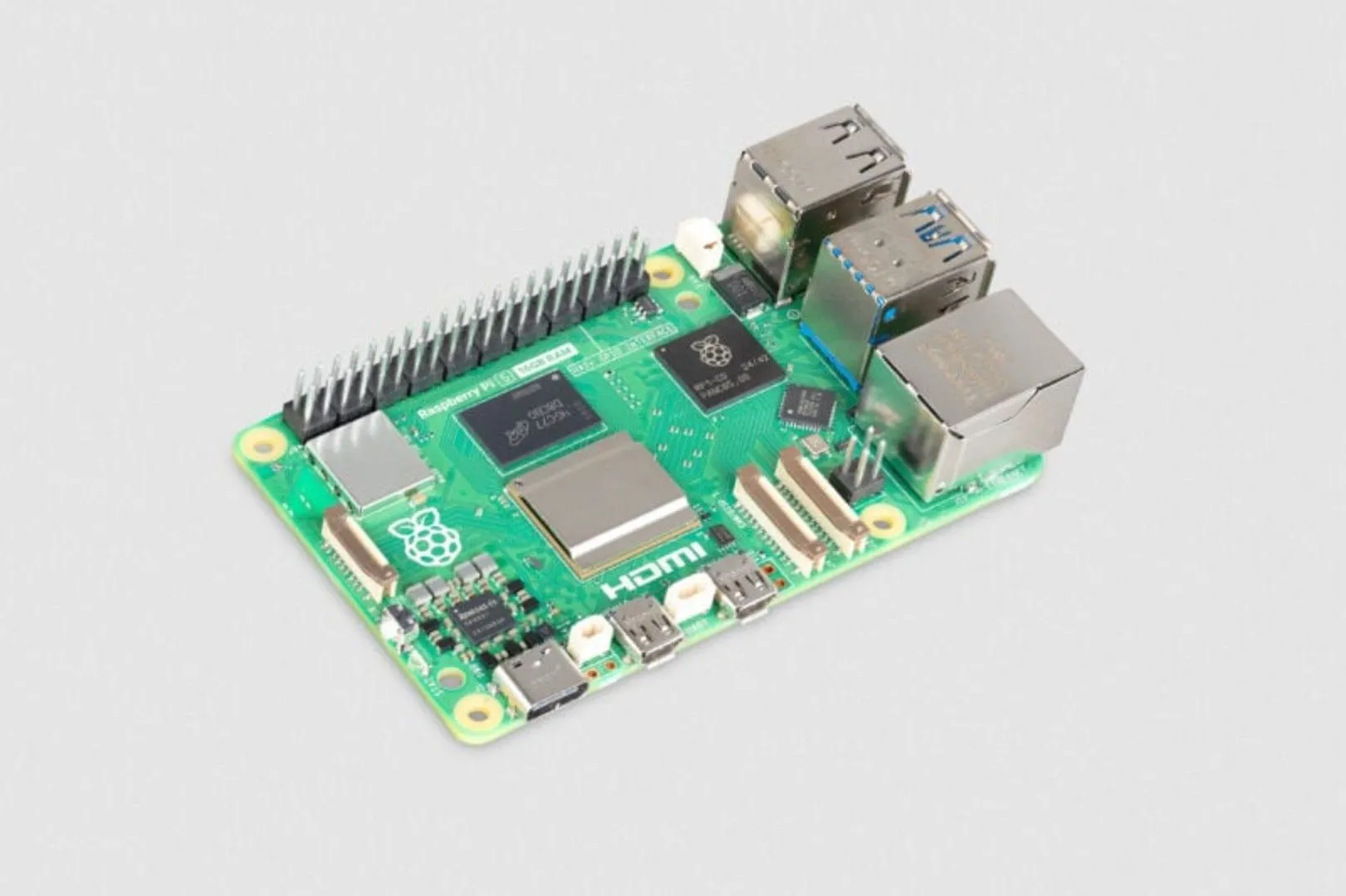 Máy tính bảng đơn Raspberry Pi 5 B 16GB trên nền xám, thể hiện thiết kế nhỏ gọn.