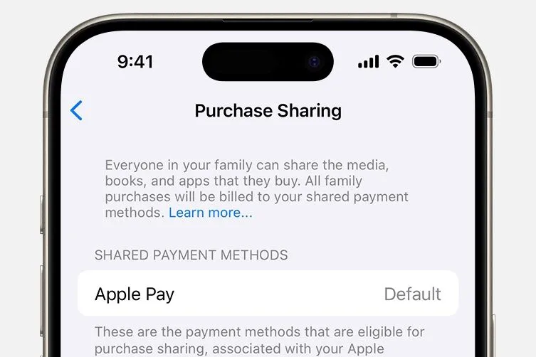 Menu Chia sẻ Mua hàng của Apple hiển thị phương thức thanh toán mặc định Apple Pay, minh họa việc quản lý thanh toán dễ dàng