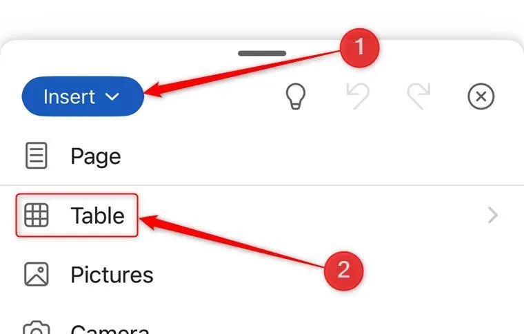 Menu Insert trong ứng dụng Microsoft Word mobile đang mở, tùy chọn Bảng được chọn