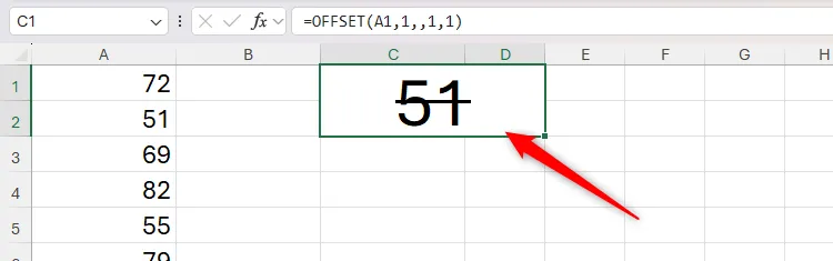 Một ô trong Excel chứa giá trị cũ được định dạng tạm thời với gạch ngang.