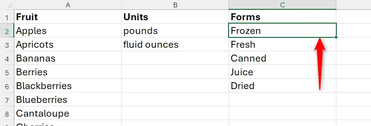 Một ô trống ở đầu cột văn bản trong Excel, sẵn sàng để chèn dữ liệu.