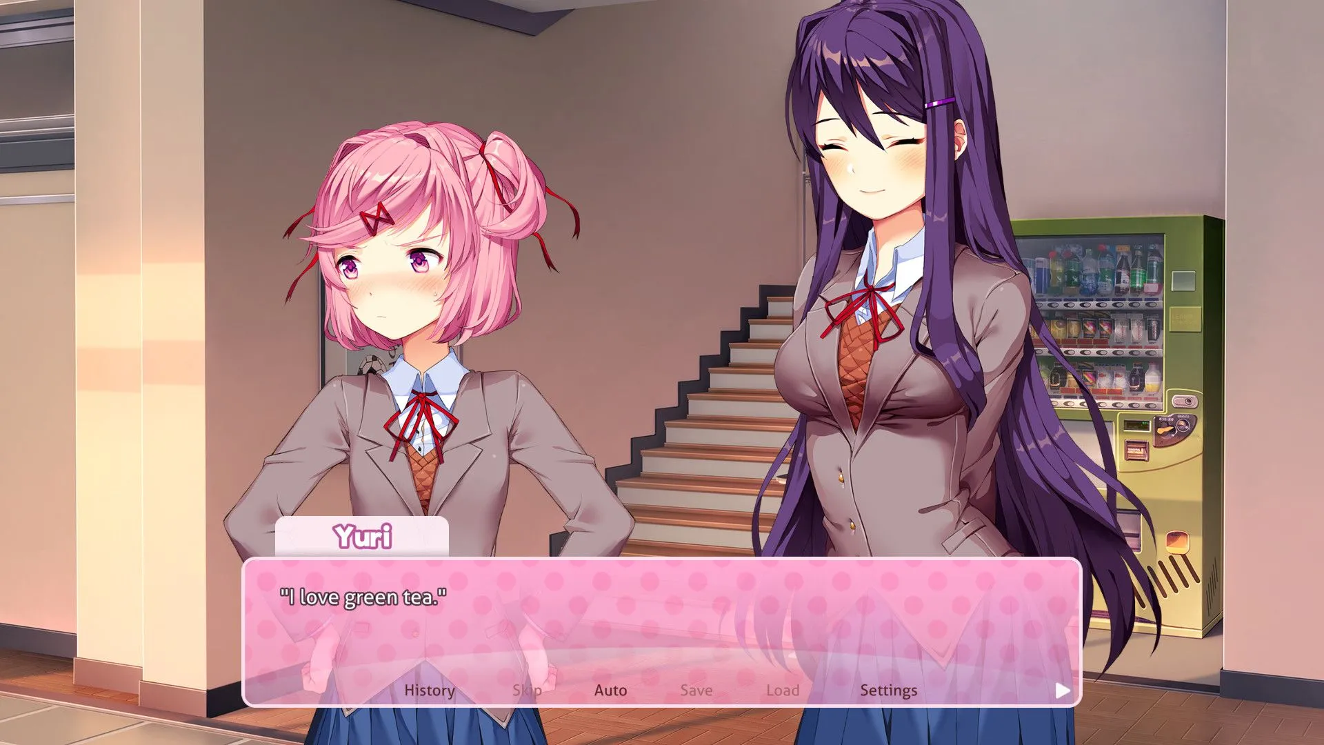 Nhân vật Monika mỉm cười bí ẩn trong game Doki Doki Literature Club, một game kinh dị tâm lý miễn phí trên Steam