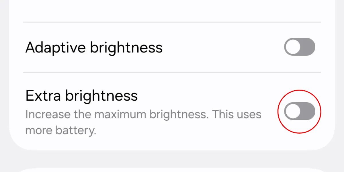 Nút chuyển đổi &quot;Độ sáng bổ sung&quot; (Extra Brightness) trong cài đặt Hiển thị của Galaxy S25, giúp màn hình đạt độ sáng tối đa.
