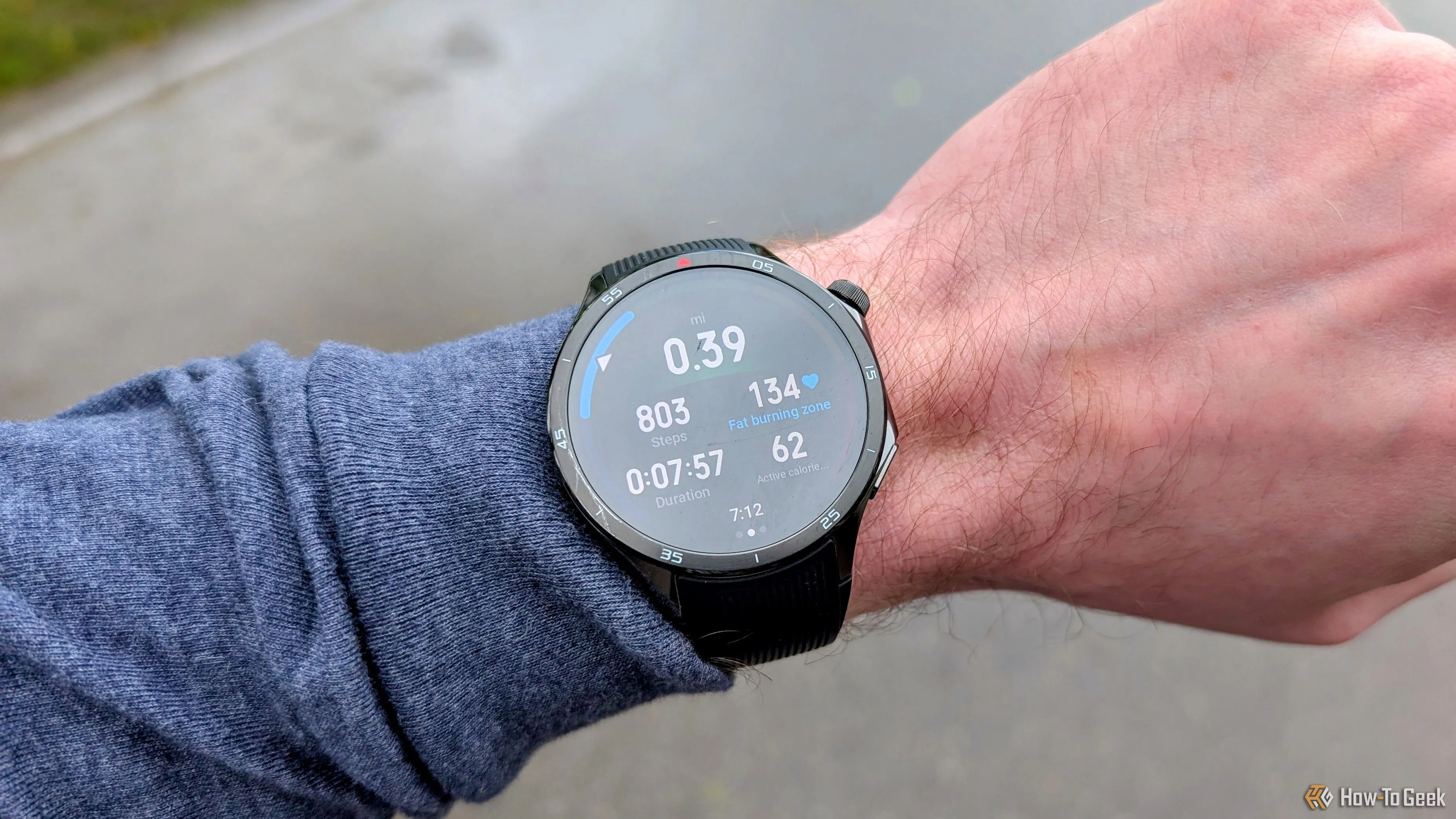 OnePlus Watch 3 theo dõi hoạt động thể chất ngoài trời với cảm biến GPS tích hợp