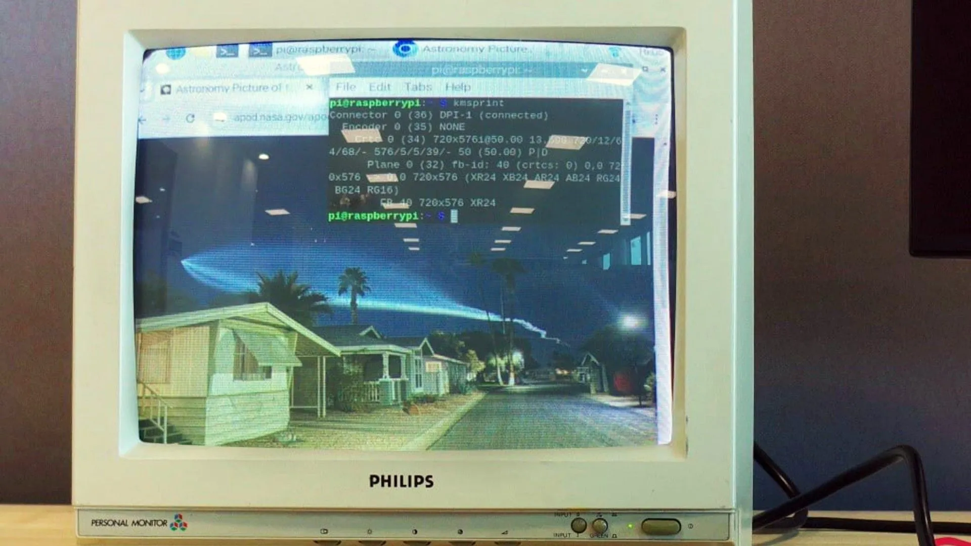 Raspberry Pi 5 hiển thị video trên màn hình CRT