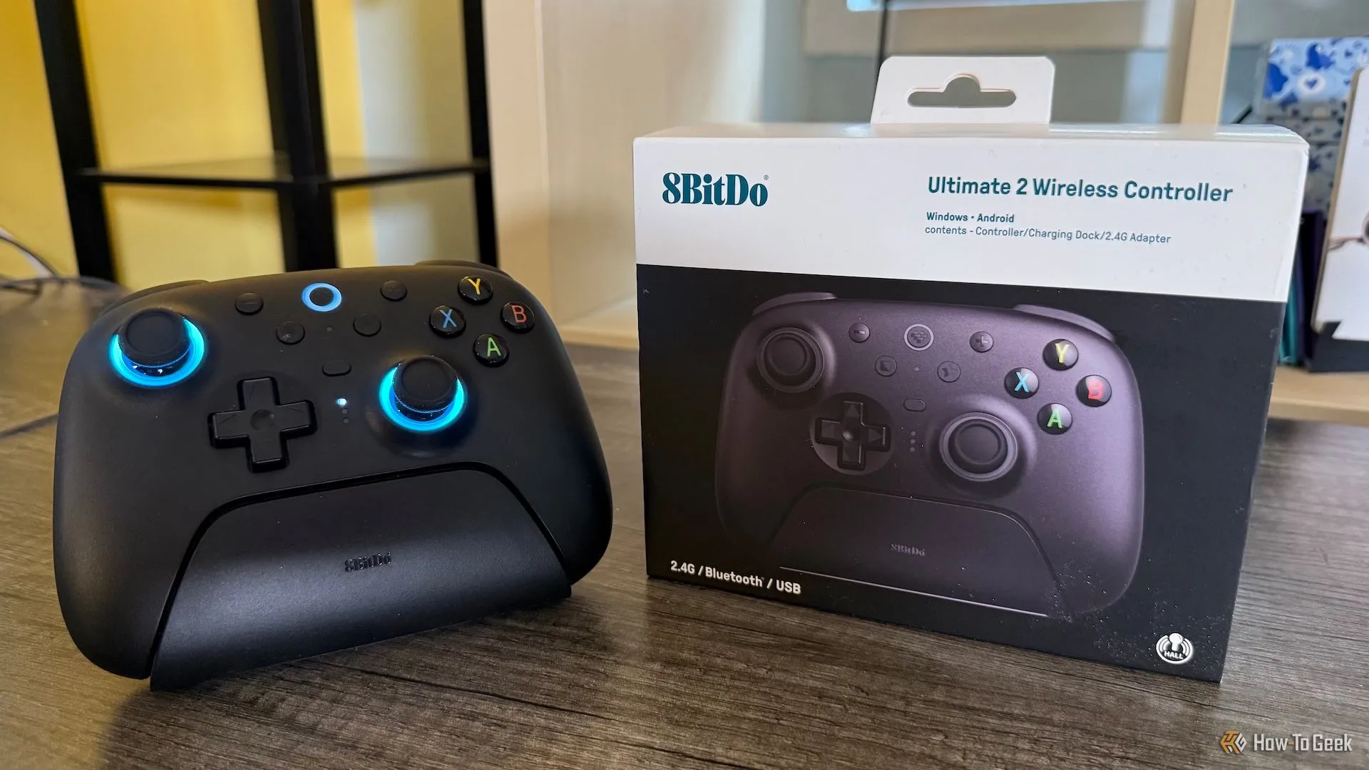Tay cầm 8BitDo Ultimate 2 Wireless và hộp sản phẩm