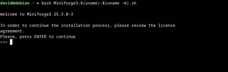 Terminal hiển thị script cài đặt Miniforge, yêu cầu người dùng nhấn Enter để tiếp tục quá trình.