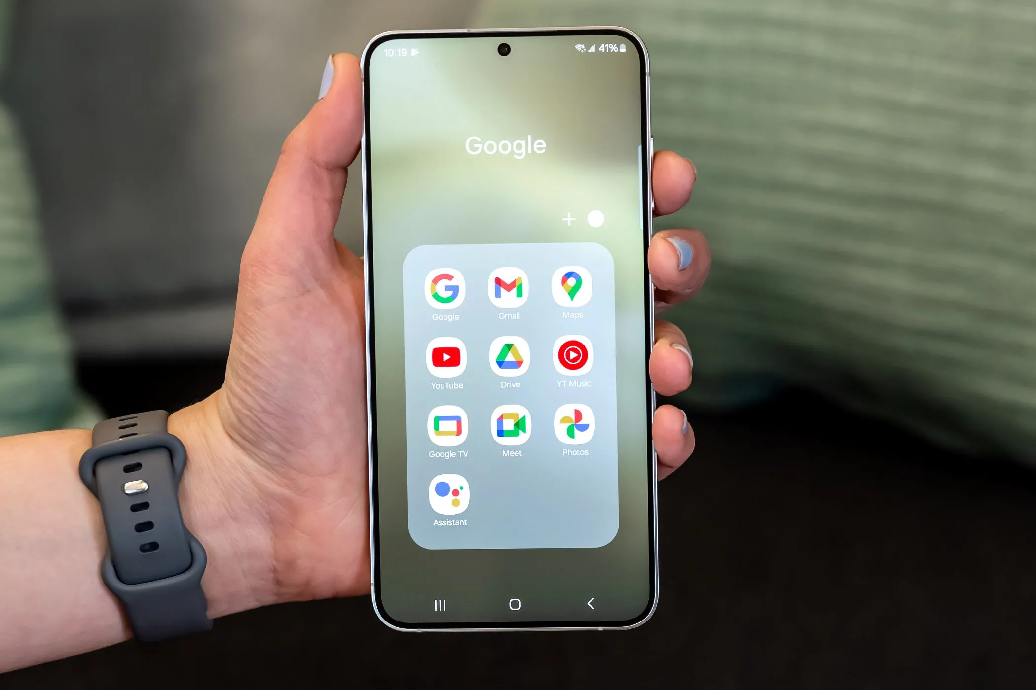 Thư mục Ứng dụng Google mở trên Samsung Galaxy S24 Plus