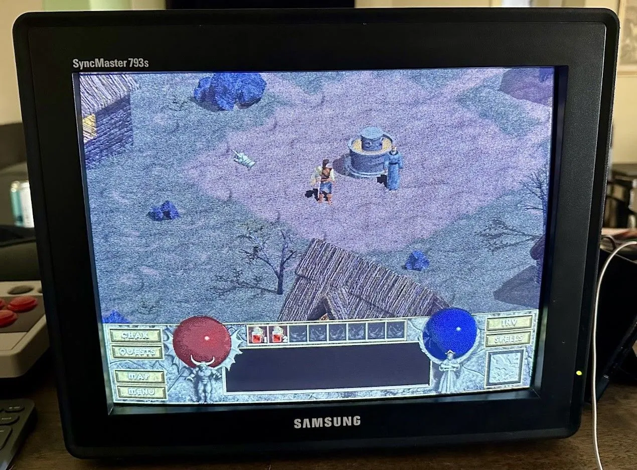 Tựa game nhập vai kinh điển Diablo hiển thị sống động trên màn hình CRT mang đến trải nghiệm đồ họa đúng chất retro