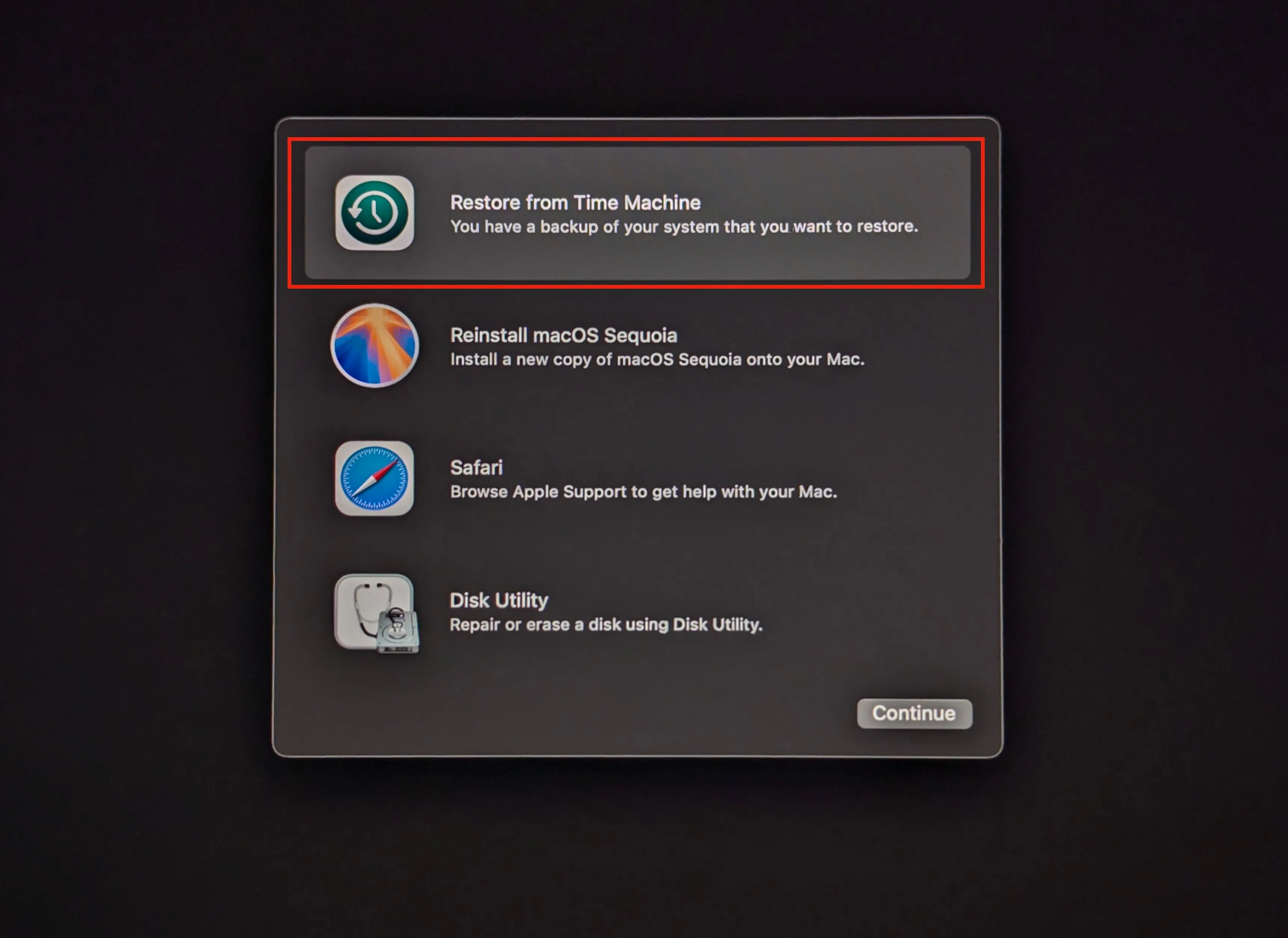 Tùy chọn khôi phục hệ thống từ bản sao lưu Time Machine trong Chế độ Khôi phục của macOS.